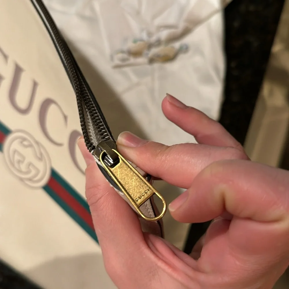 Gucci off-white clutch wristlet - Picture 9 of 9